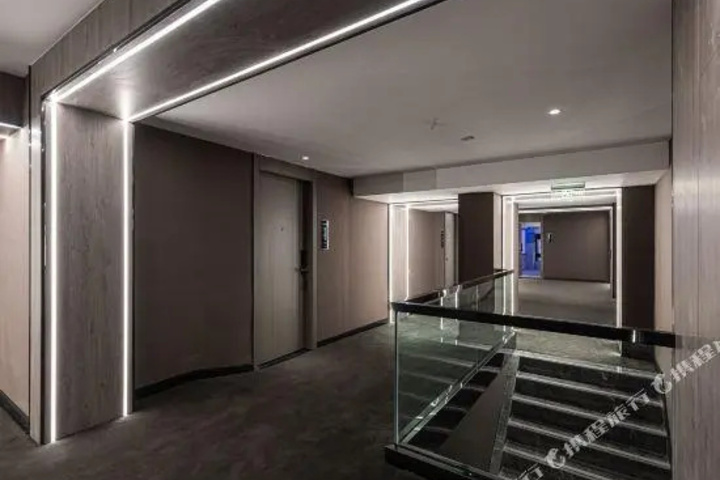 Room 8 of 15