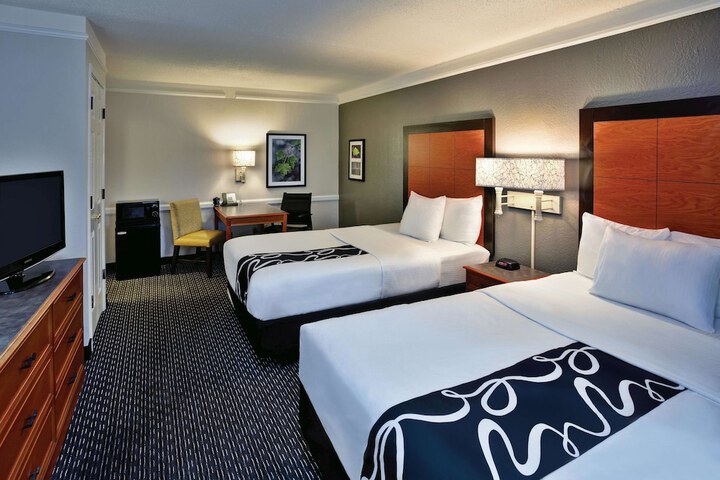 Standard Room, King or Two Doubles (3 of 5)