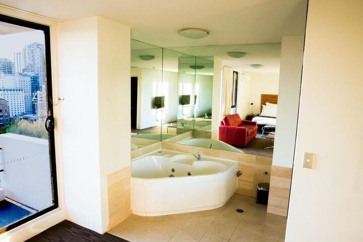 Room 14 of 27