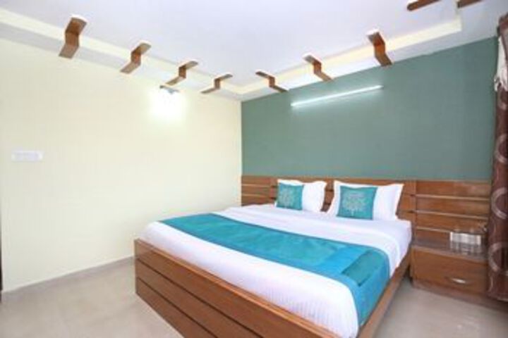 Room 8 of 16