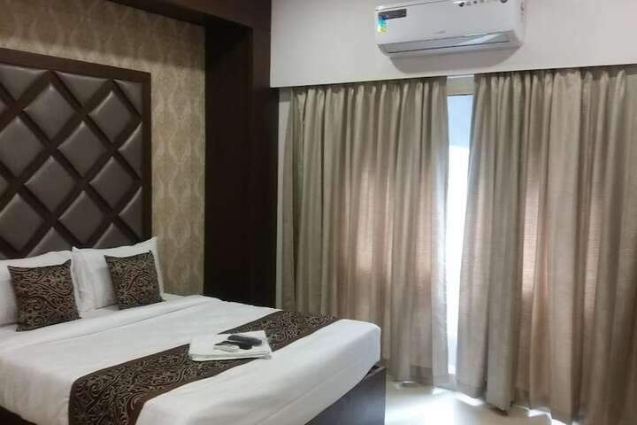 Room 13 of 30