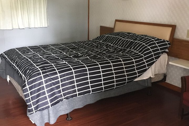 Room 5 of 49
