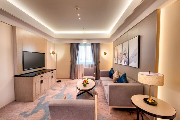 Room 7 of 9