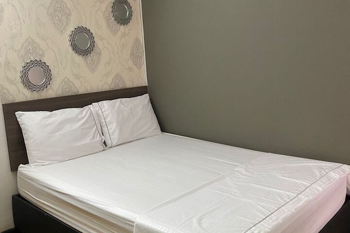 Room 3 of 8