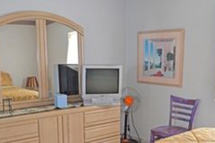 Room 12 of 38
