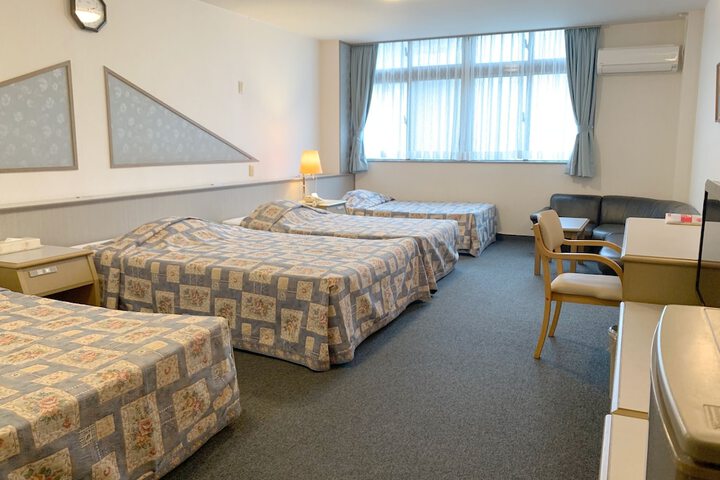 Room 5 of 77