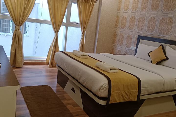 Room 6 of 32