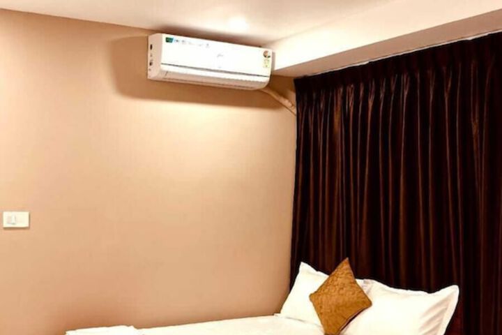 Room 6 of 16