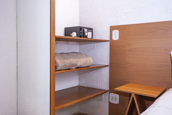Room 31 of 189