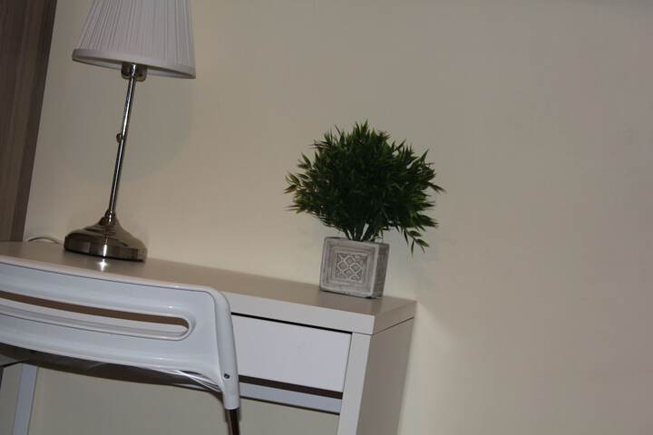Room 8 of 27