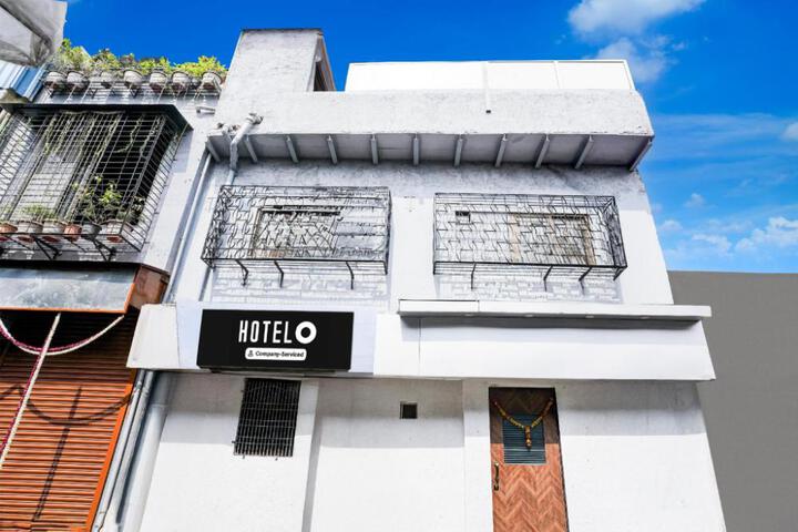Hotel O Khar East Near Railway Station