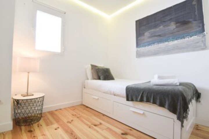 Room 32 of 41