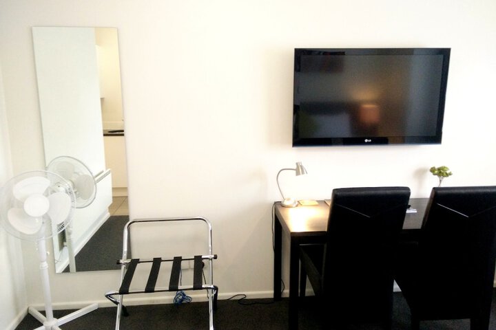 Room 4 of 76