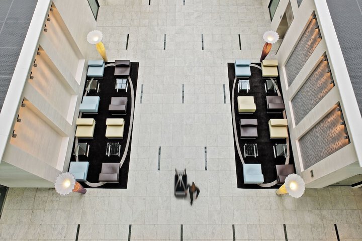Entrance & Lobby