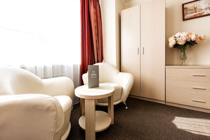 Room 44 of 102