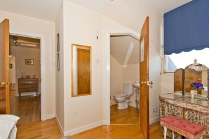 Room 3 of 33