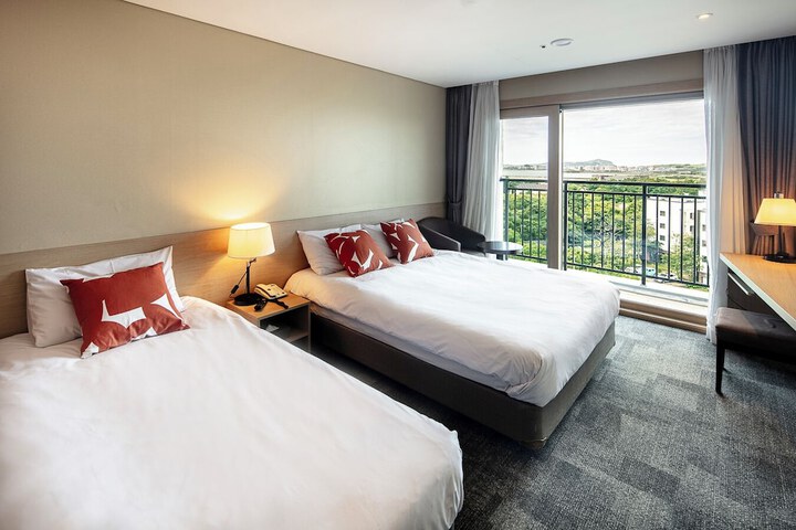 Room 45 of 122