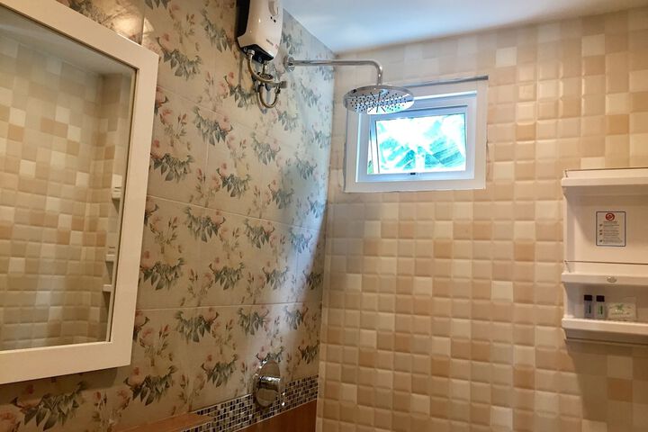 Room 83 of 138