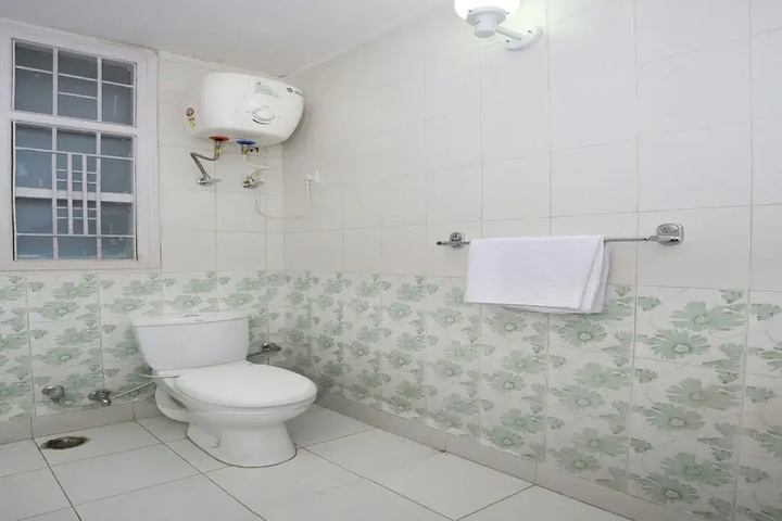 Room 5 of 9