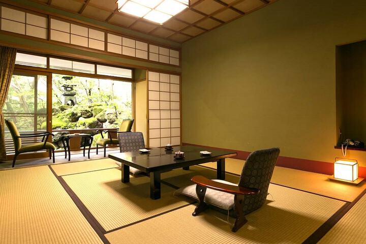 Room 15 of 143