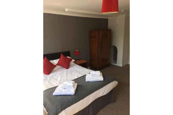 Room 8 of 28