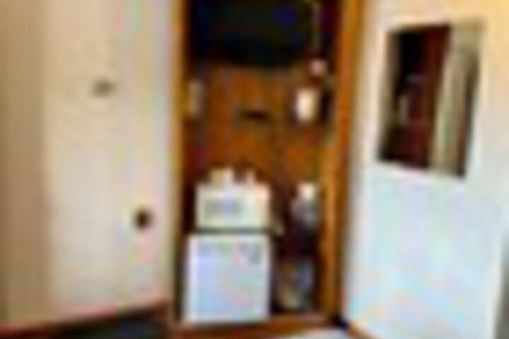 Room 11 of 102