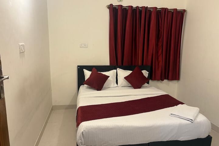 Room 3 of 16