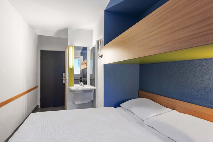 Room 5 of 27