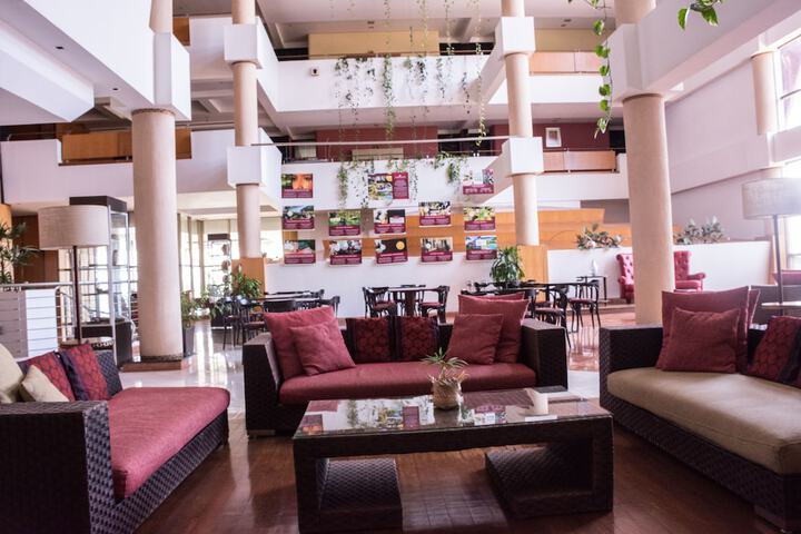 Entrance & Lobby