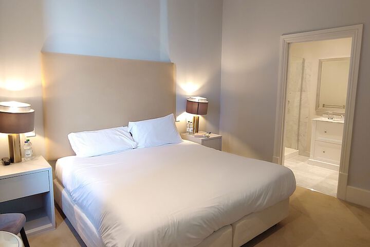 Room 34 of 112