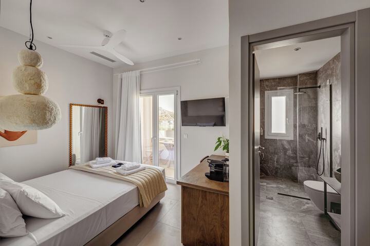 Room 44 of 193