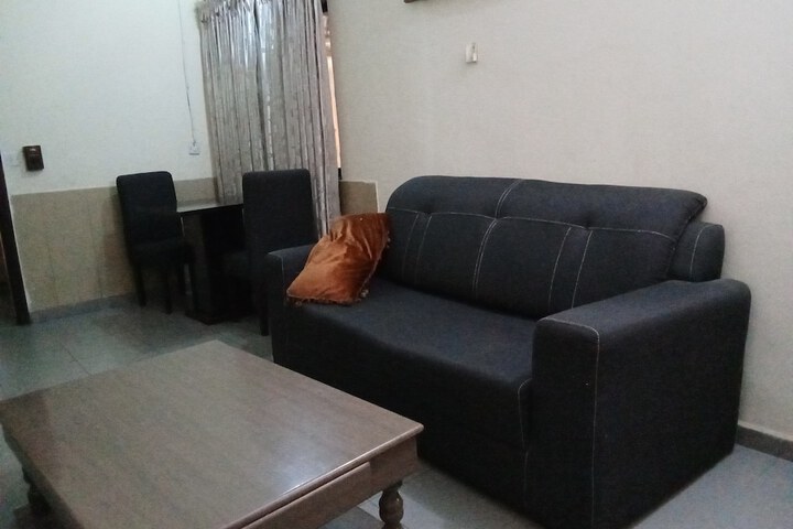Room 27 of 39