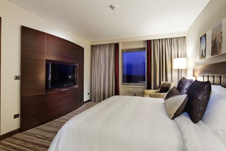 Room 4 of 25