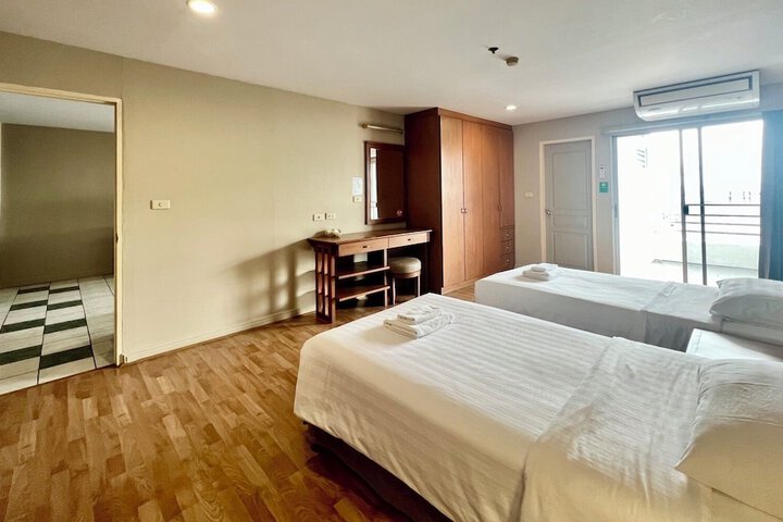 Room 11 of 111