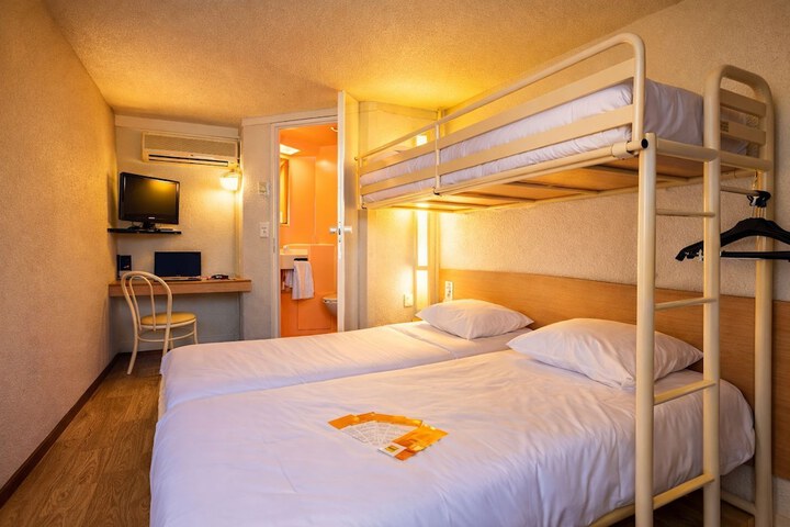 Room 6 of 27