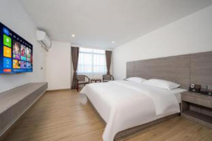 Room 4 of 6