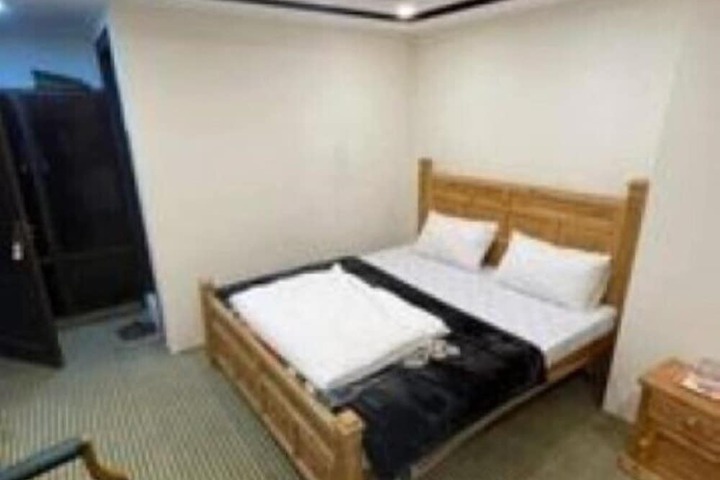 Room 12 of 15