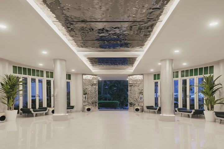 Entrance & Lobby