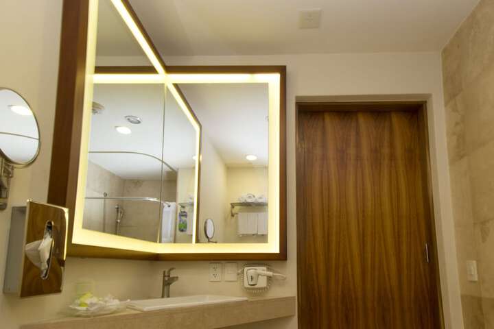 Room 2 of 72