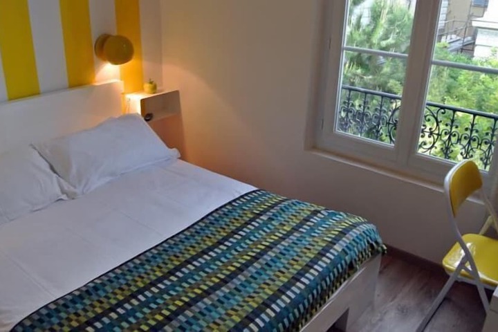 Room 4 of 16
