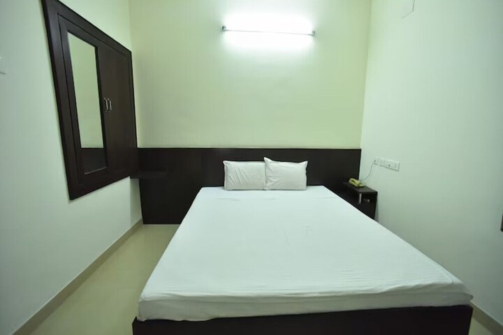 Room 8 of 17