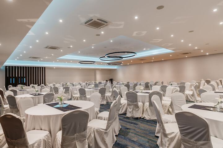 Ballroom/Hall 90 of 124