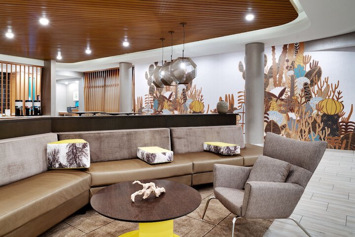 Lobby lounge