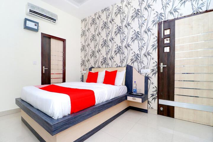 Room 10 of 25