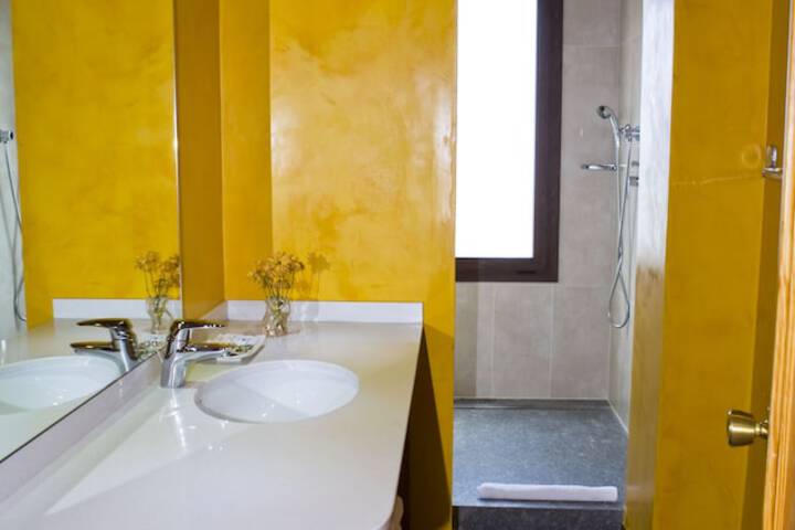 Room 17 of 34