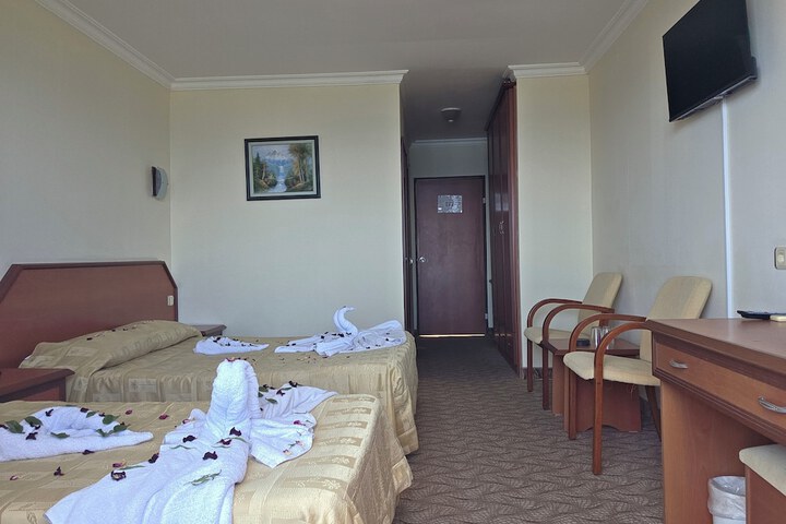 Room 6 of 31