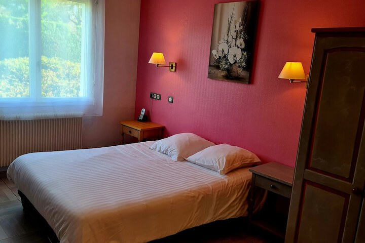 Room 6 of 25