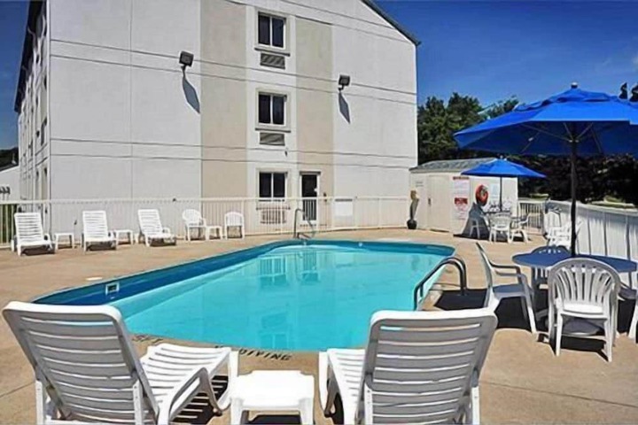 Pool Hotel