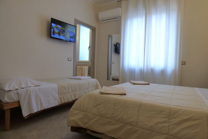 Room 5 of 32