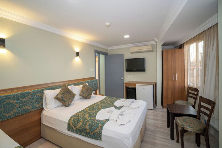 Room 3 of 90